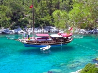 A gullet departing from Fethiye to Olympos.